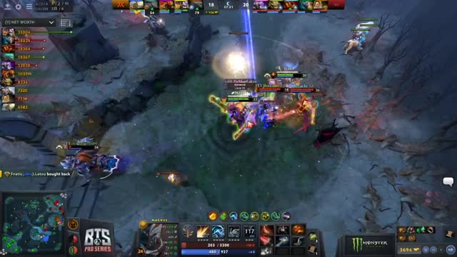 T1 teamwipes Fnatic!