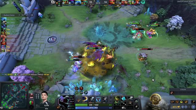 VG.Pyw's triple kill leads to a team wipe!