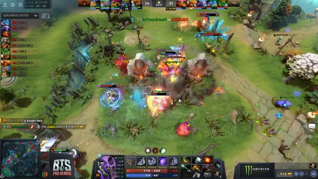 inYourdreaM's triple kill leads to a team wipe!