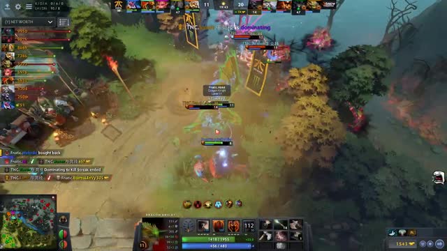 Fnatic.Universe's double kill leads to a team wipe!