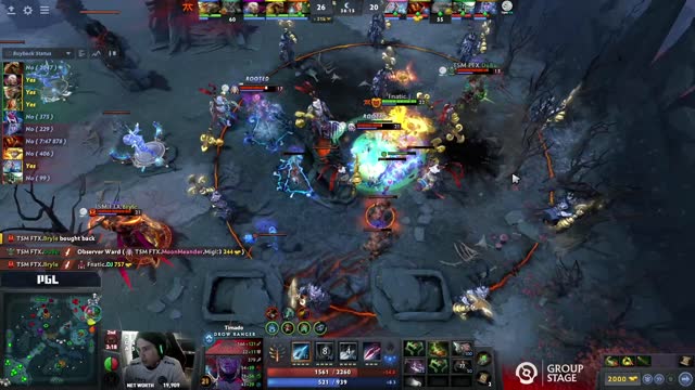 Fnatic.Raven's triple kill leads to a team wipe!