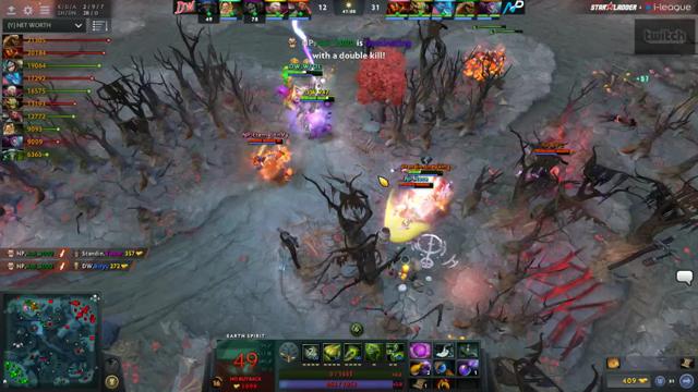 Aui_2000's triple kill leads to a team wipe!