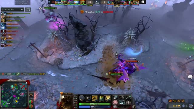 LGD.Maybe gets a double kill!