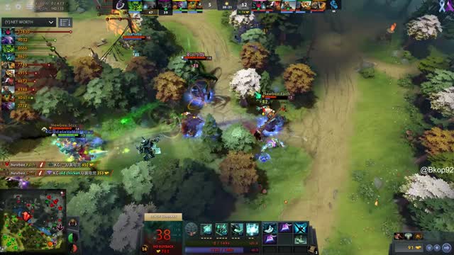 Newbee.Sccc's double kill leads to a team wipe!