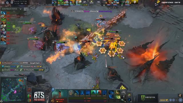 Newbee.Yawar's triple kill leads to a team wipe!