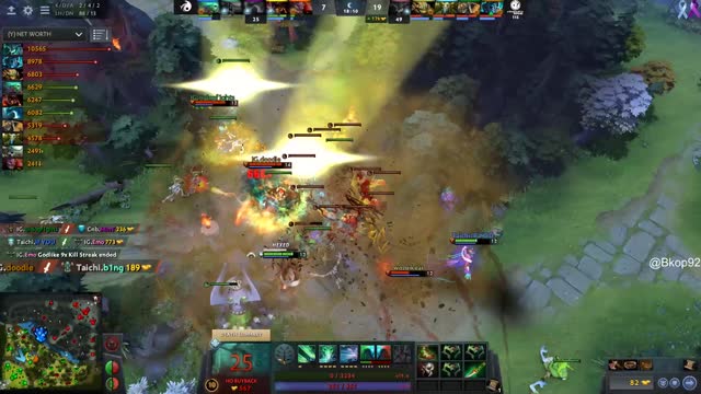 iG.V.@dogf1ghts's triple kill leads to a team wipe!