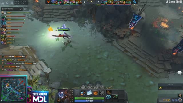 Newbee gets a kill!