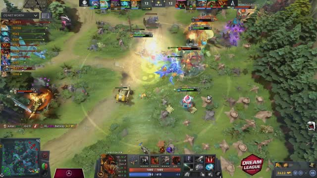 iG.Emo's double kill leads to a team wipe!