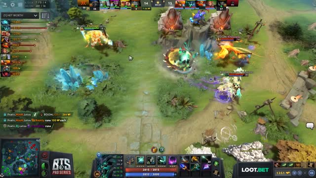 Fnatic.Moon's double kill leads to a team wipe!