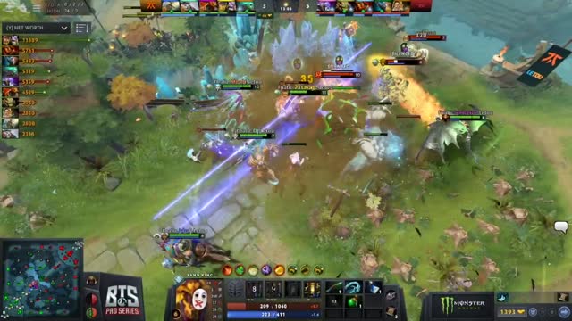 Fnatic gets a kill!