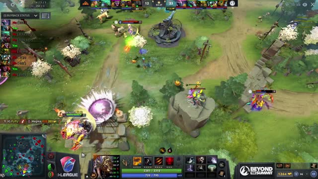 iG.FlyFly's ultra kill leads to a team wipe!