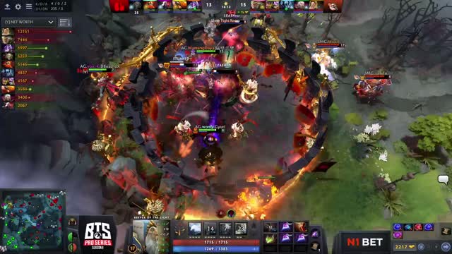 Secret.MidOne's triple kill leads to a team wipe!