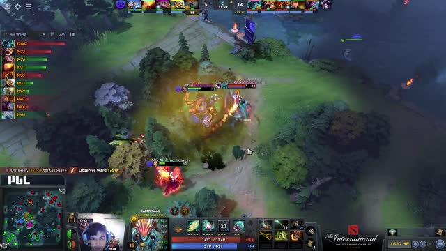 RAMZES666's double kill leads to a team wipe!