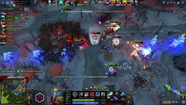 iG.Emo gets a triple kill!