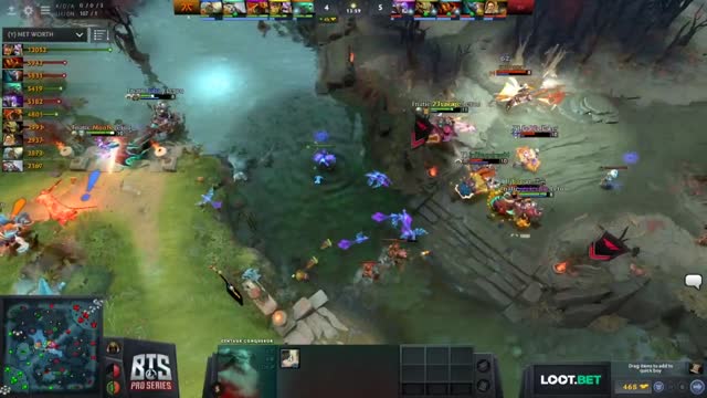 Fnatic and T1 trade 1 for 1!